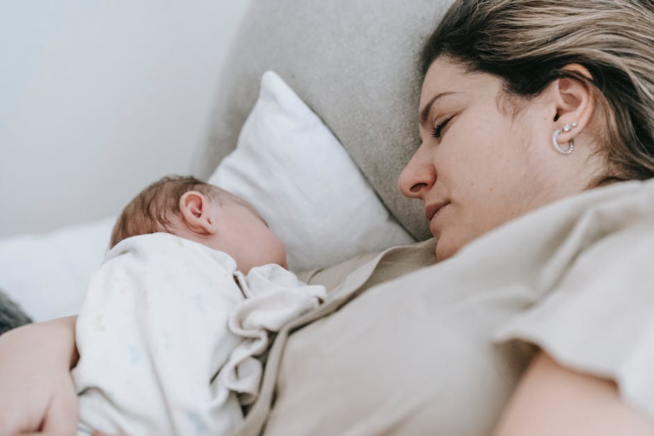 Warum Babys nicht auf dem Bauch schlafen sollten