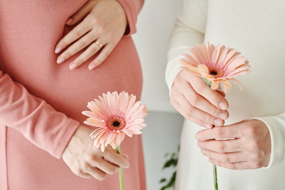  Warum Babys mit erhobenen Armen schlafen