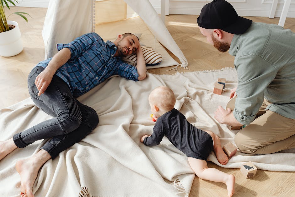  Warum Babys mit halboffenen Augen schlafen