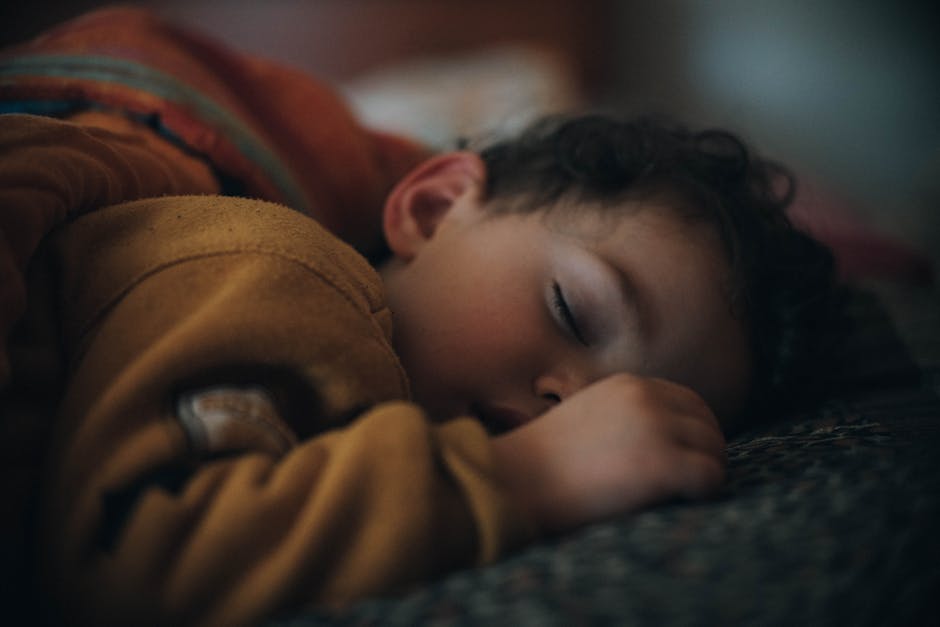 warum Babys schlafen mit halboffenen Augen