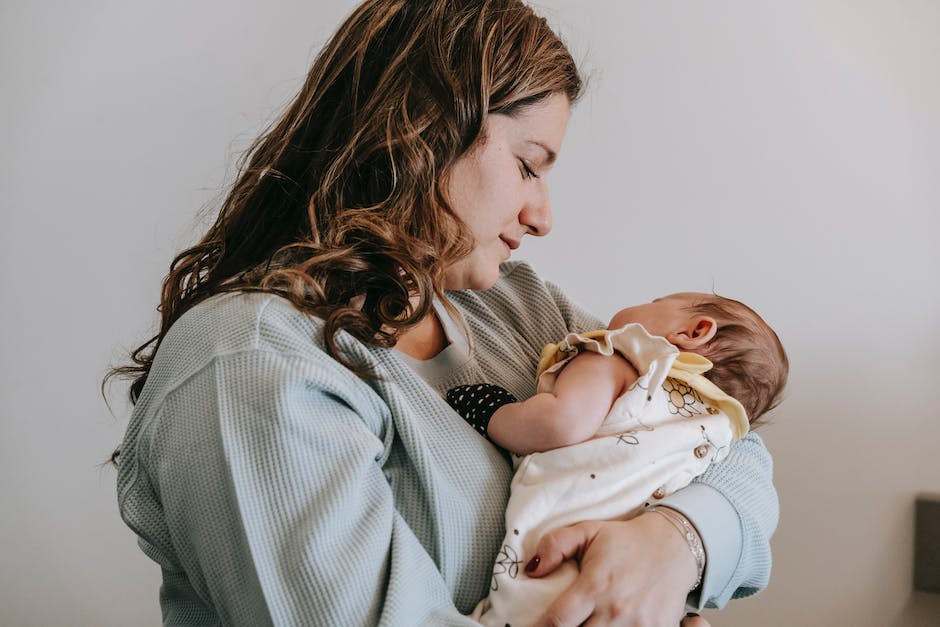  Grunde warum Babys im Schlaf viel Bewegung machen