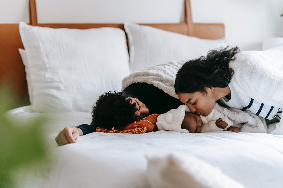  warum schlafende Menschen nicht vom Bett fallen