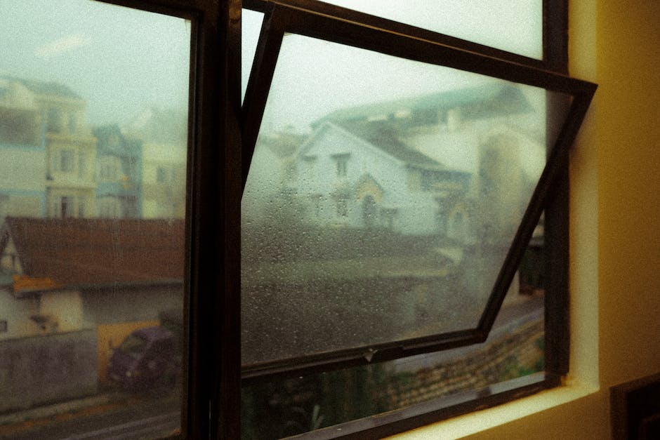  Abkühlung vermeiden: Warum man nicht mit offenem Fenster schlafen sollte